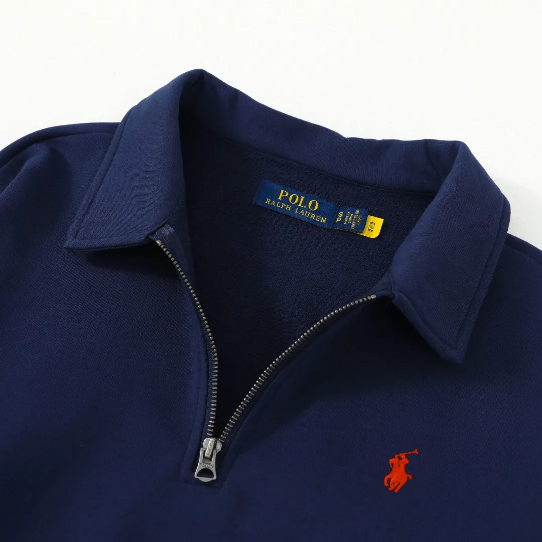 P260 #R99 Ralph Lauren pony logo eight-color half-zip lapel sweatshirt. Wear three times in one suit, easy to switch styles: Fully stand-up collar mode: crisp lapel three-dimensional windproof, taking into account warmth and cool lines, full of coolness ▫️Half-open lazy mode: slightly exposed collarbone, relaxed and comfortable | Pair with a shirt or high collar to show the intellectual atmosphere ▫️Full-open V-neck mode: Visually extends the neck-shoulder ratio | Stacking is more layered, hiding the flesh and making it look slimmer, making it easy to wear with a sense of luxury. Genderless design, shared wardrobe concept: White is gentle and elegant | Black is cool and slimming | Both colors can be used to create a couple CP look. 8 colors are available in the full line | From classic to soft | Meet all daily and occasion dressing needs Quality is reflected in the details: Micro-label logo embroidery | Loose but not procrastinating tailoring | High-grade fabrics ensure a comfortable fit. Easily manage various scenarios such as workplace commuting, weekend leisure, and date travel, effortless chic is the definition of effortless chic.  Color: Black White Navy Mint Green Khaki Pink Yellow Army Green Size: S M L